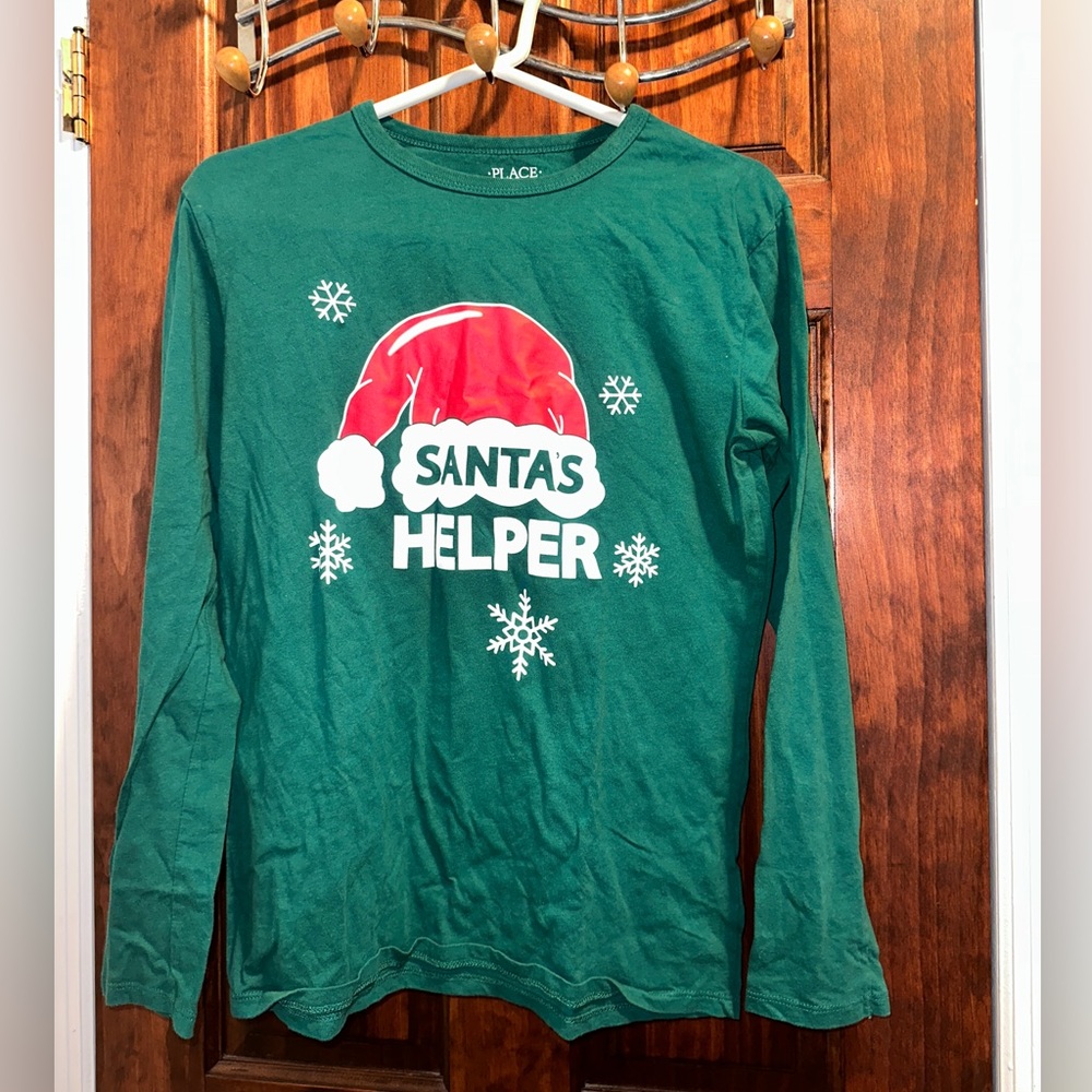 The Children’s Place Santa’s Helper Long Sleeve Shirt in Green Color